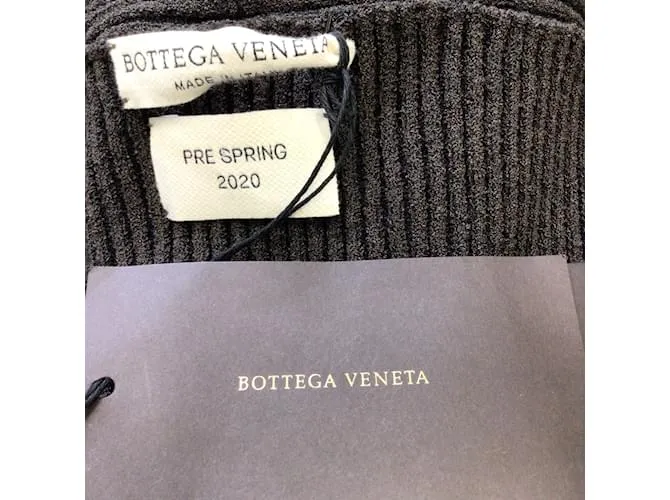 Bottega Veneta Jersey de punto de canalé con cuello en V y manga larga con detalle torcido en marrón Castaño 