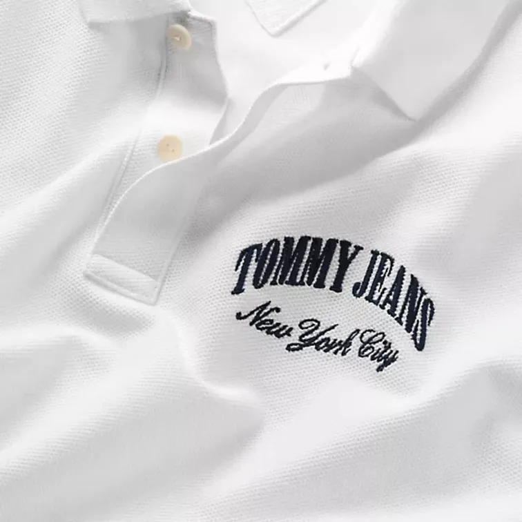 POLO FIT SLIM CON LOGO BORDADO HOMBRE TOMMY JEANS